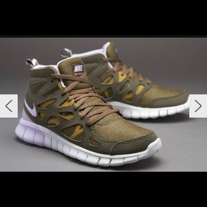 Women’s sz 7.5 Free Run 2 Mid